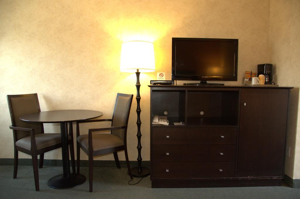 Best Budget Inn & Suites Kamloops Zewnętrze zdjęcie